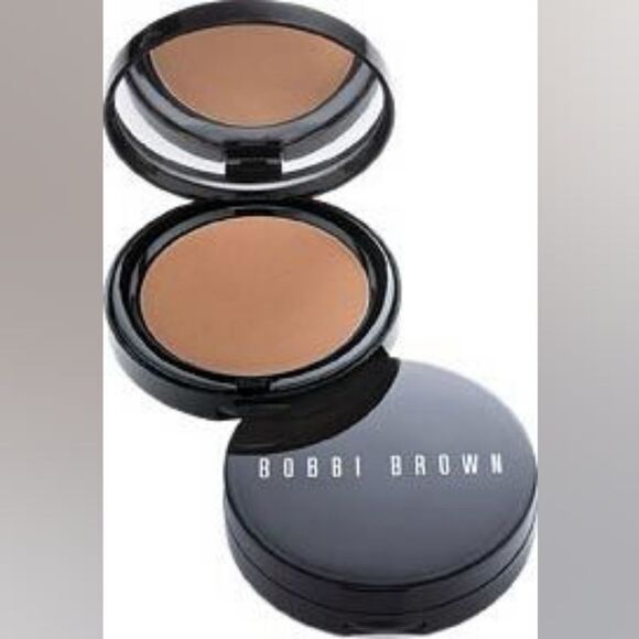 Bobbi Brown Bronzing Powder in Deep 3 - Picture 7 of 12